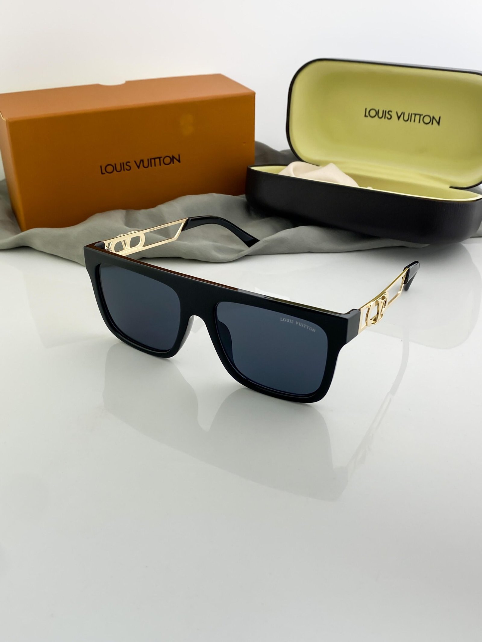 _vuitton_gold black 120