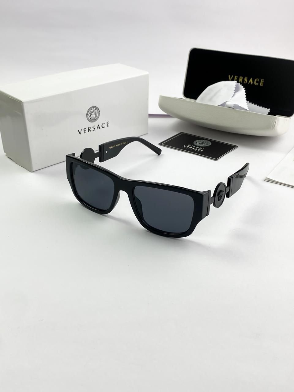Versace_black_250