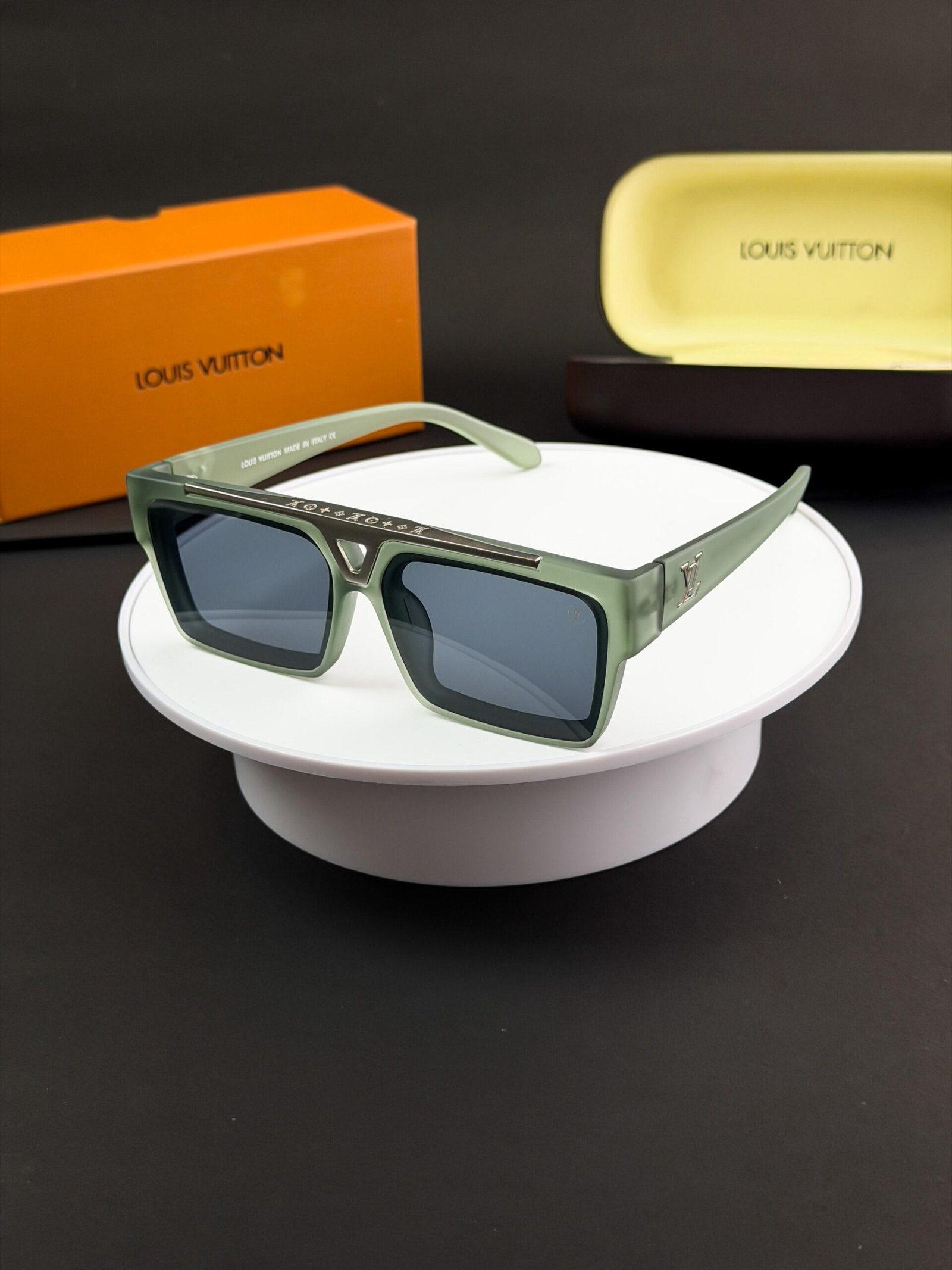 _vuitton_green 1984
