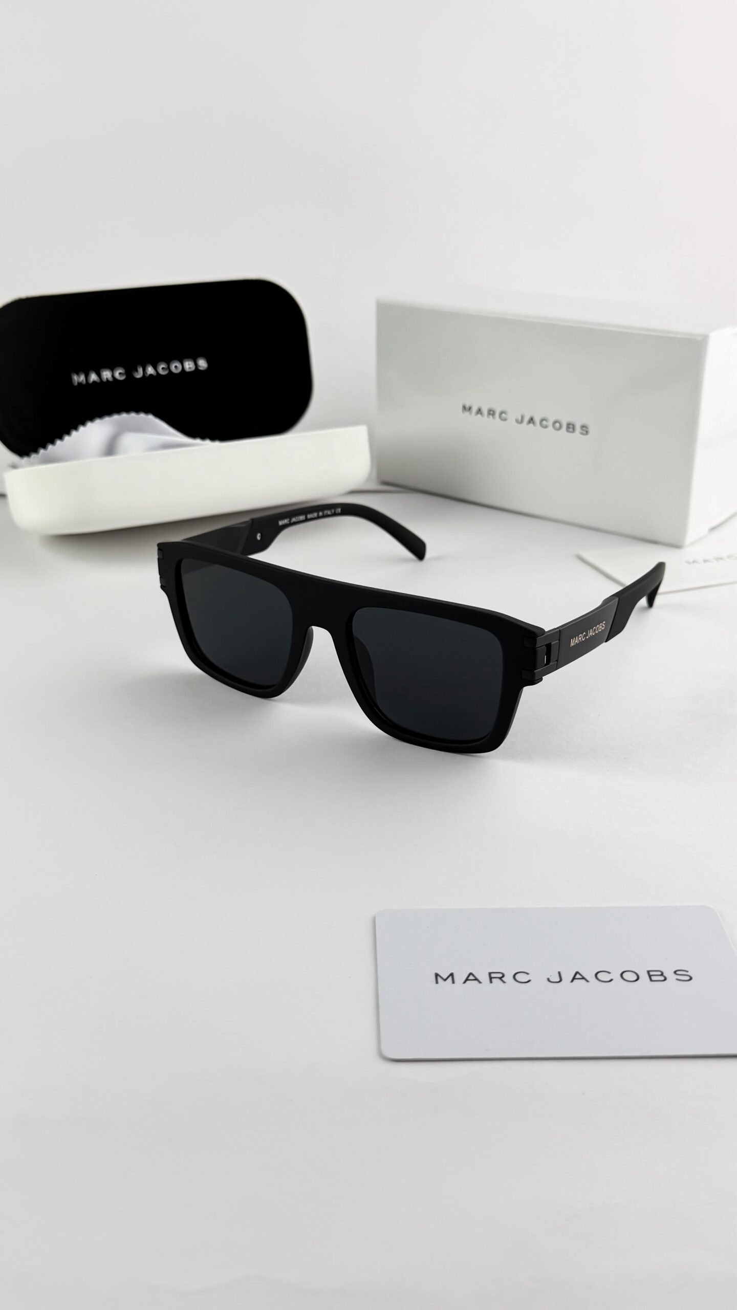 Marc Jacobs black 1004-