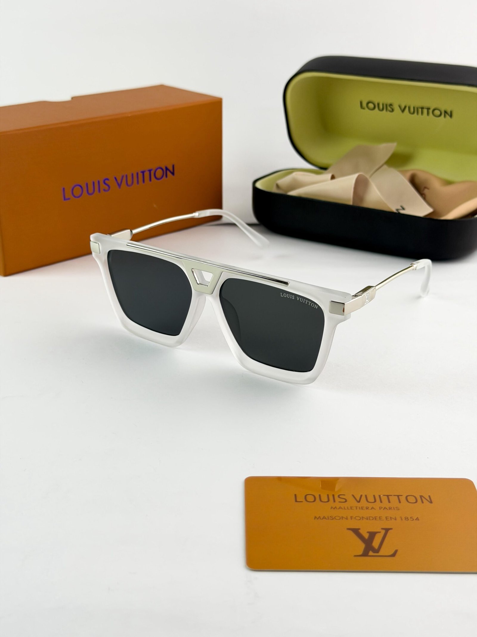 Louis_vuitton_ice_black_1230