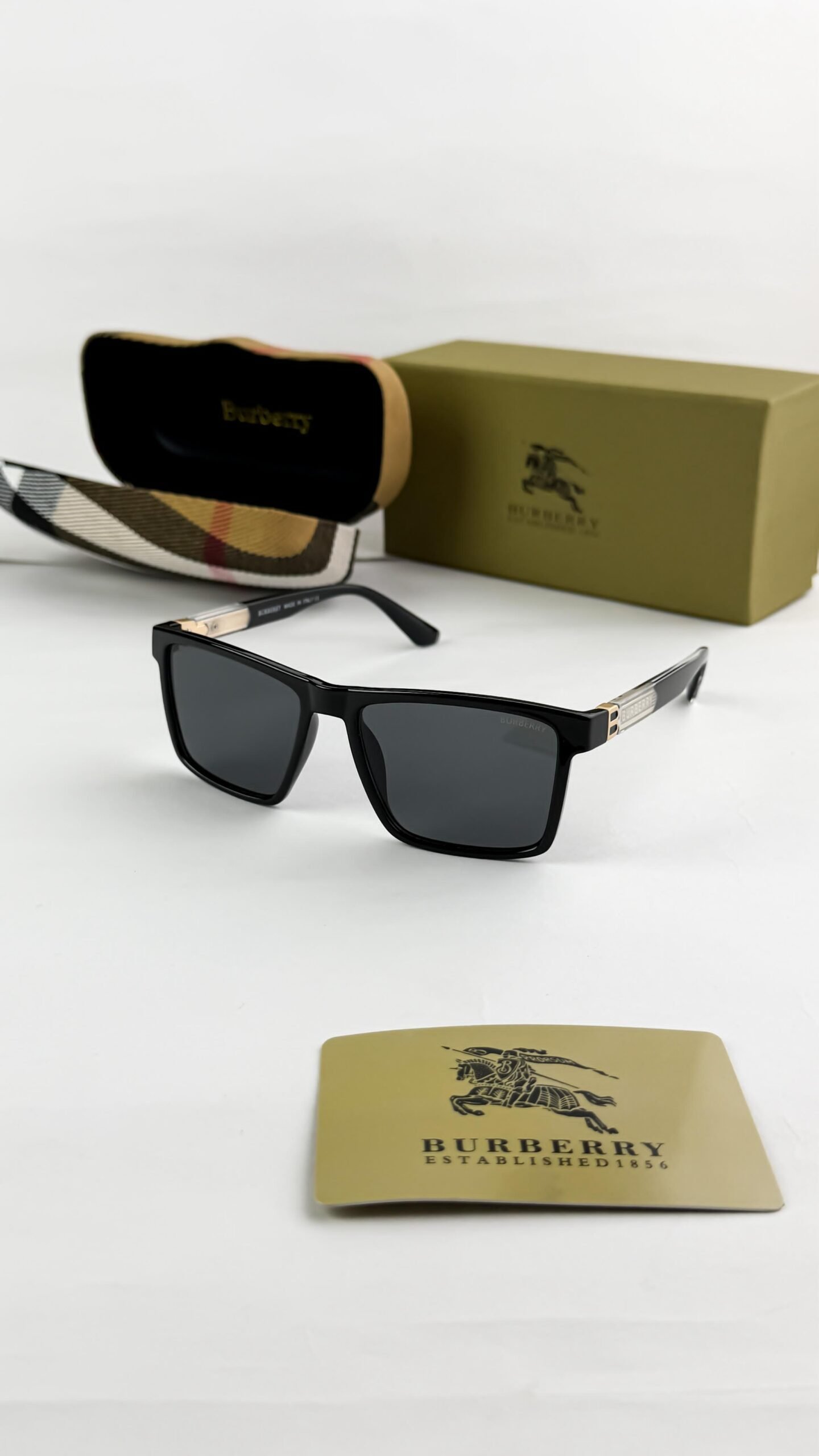 Burberr_ gold black 8233