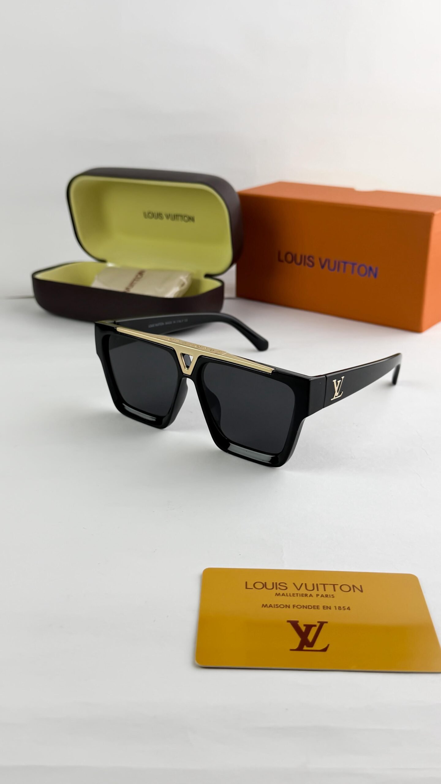 Loui_s vuitton gold black 1502