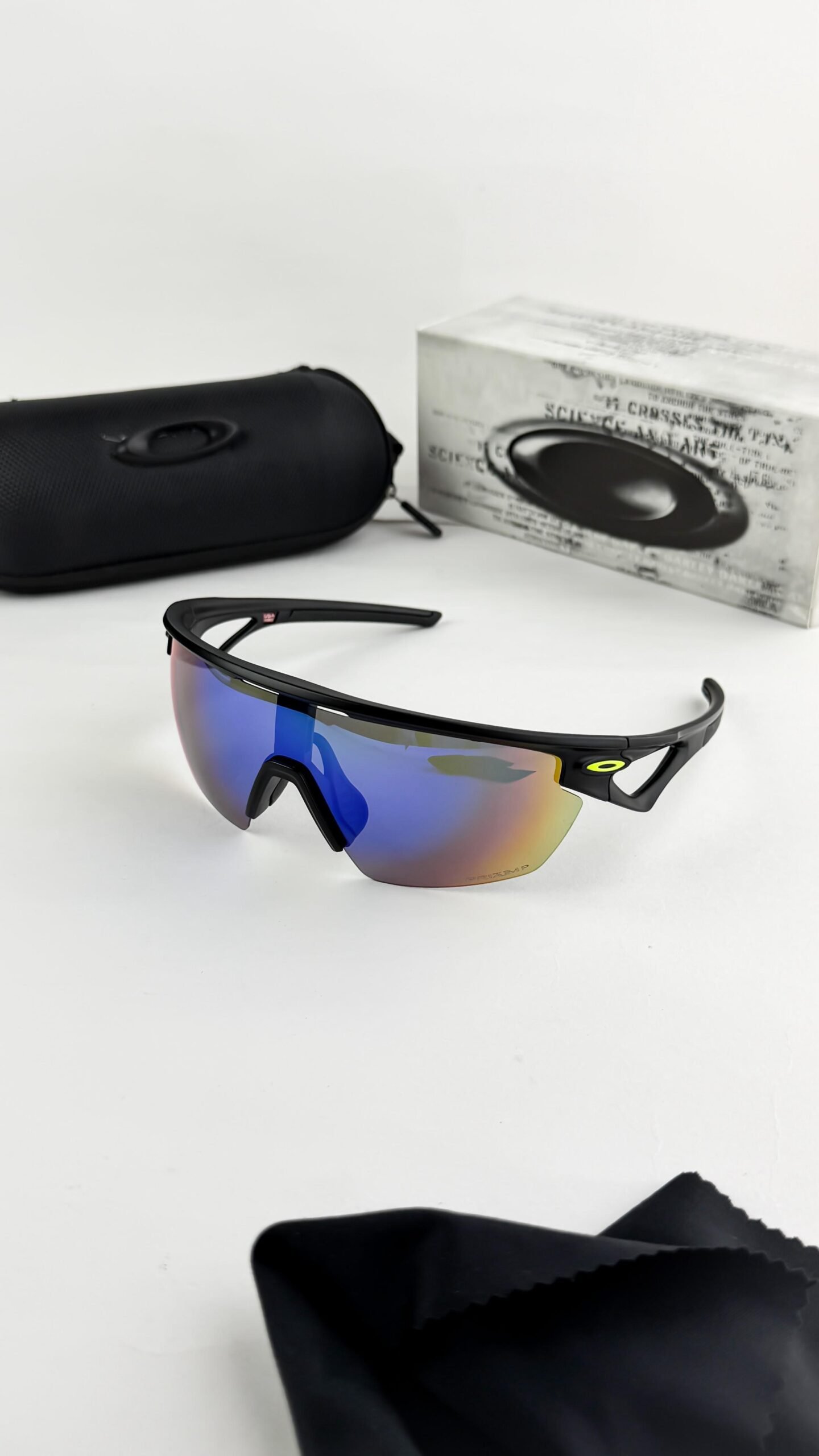 Oakle_black_blue_9403