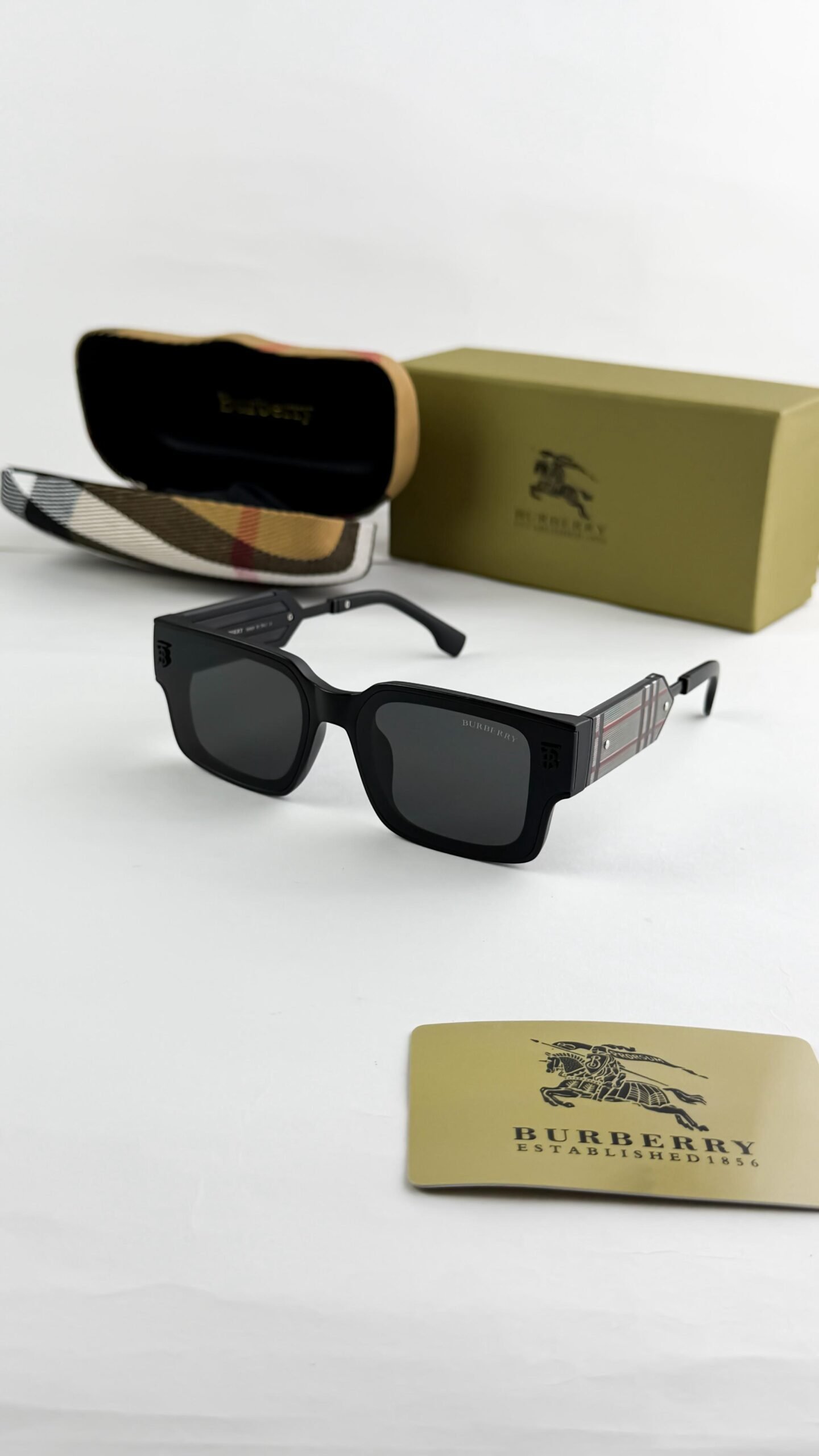 Burberr_black 98411