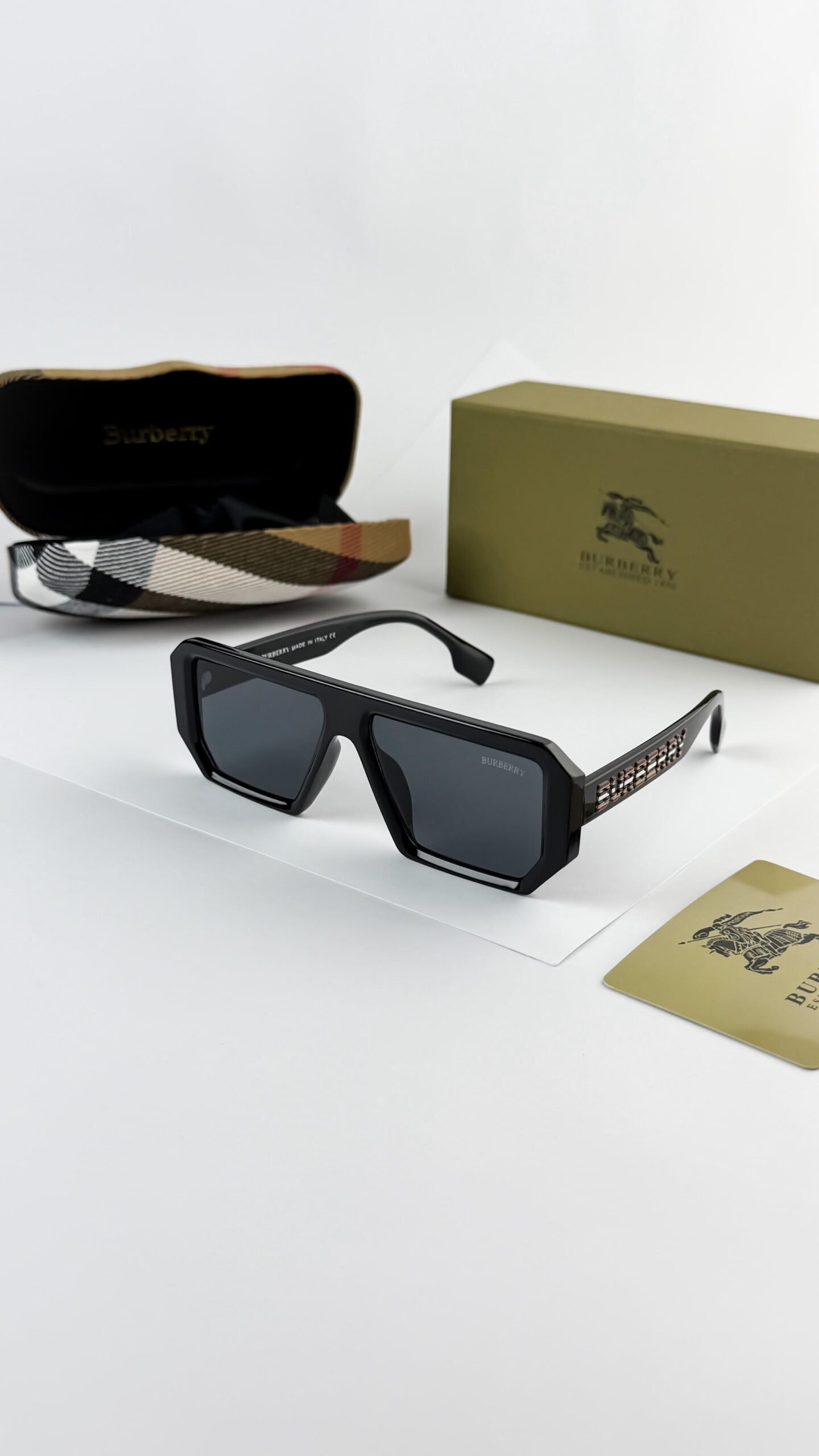 Burberr_black_4366