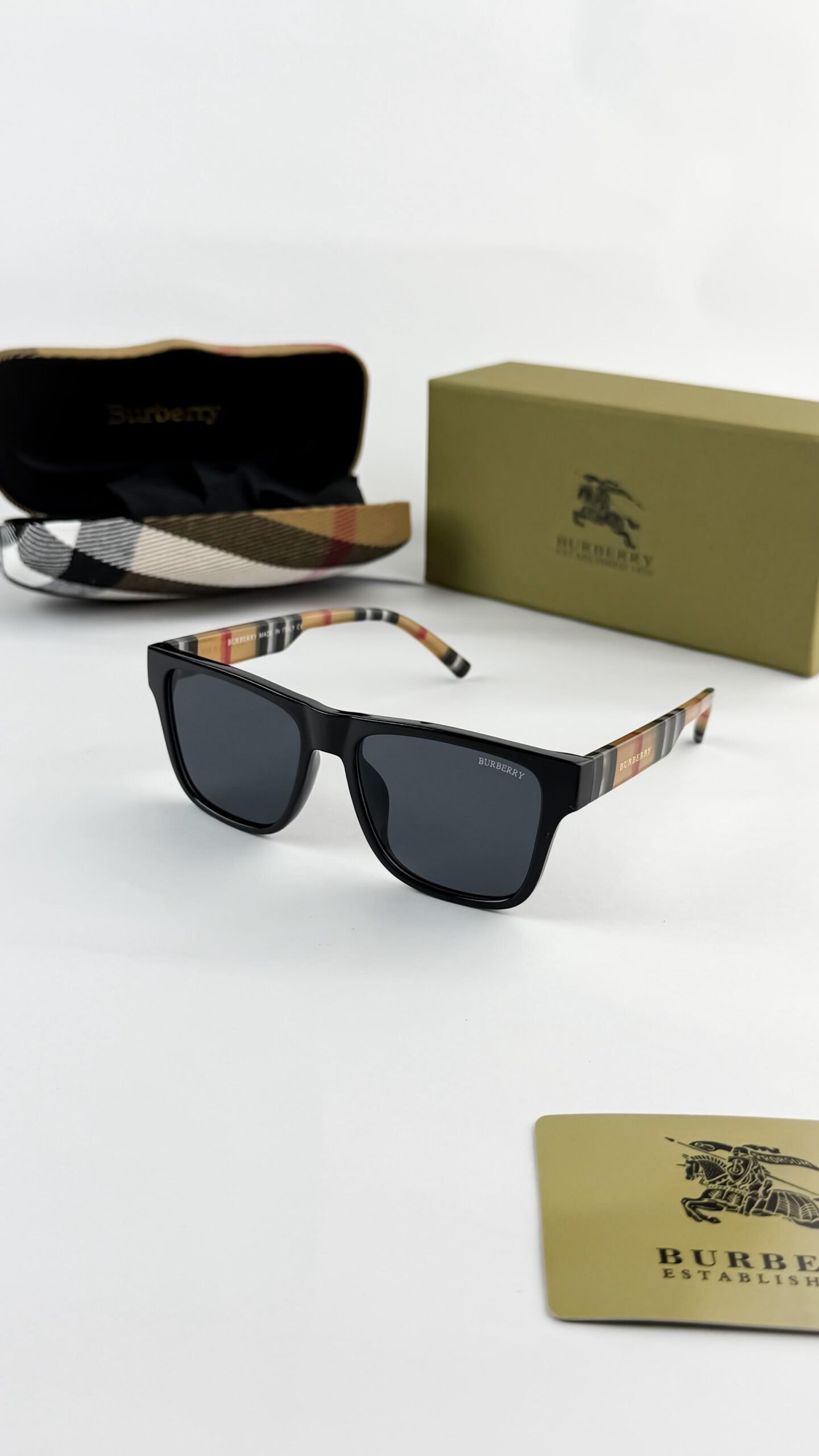 Burberr_y_black_4395