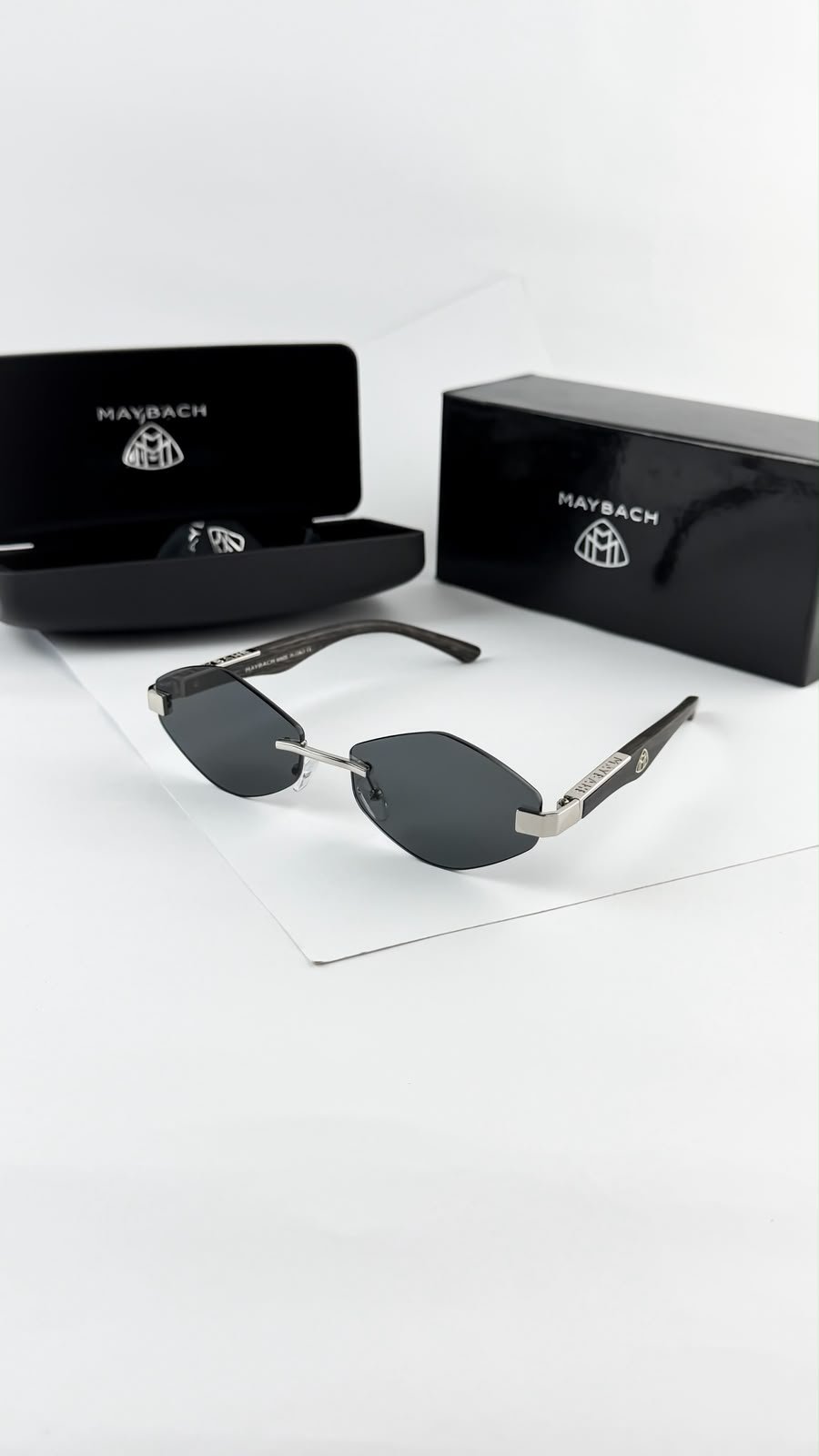 Maybach silver black 1079